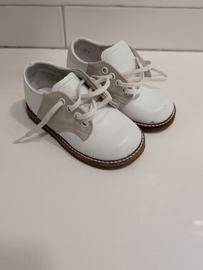 Kids Two-Tone White and Tan Lace-Up Dress Shoes Zimmerman Size 5